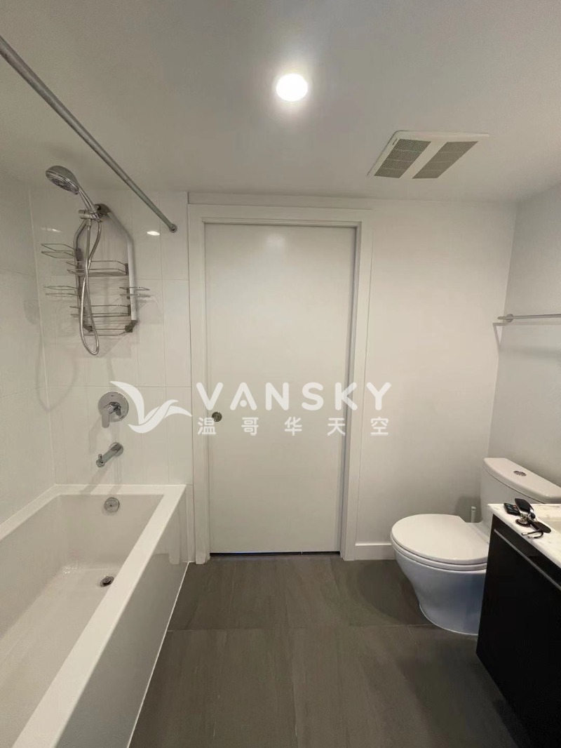 260816223451_suit2 bathroom.jpg